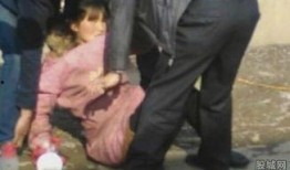 王大锤爆料殴打小孩视频,殴打小孩视频引发社会关注