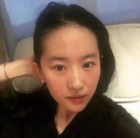 娱乐吃瓜倪倪明星素颜,真实颜值引发网友热议